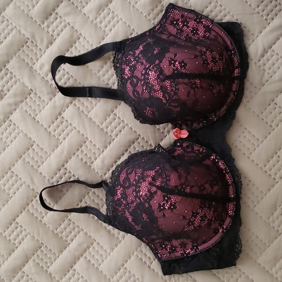 Victoria's Secret Other - Victoria's Secret Pink and Black Lace Demi Bra